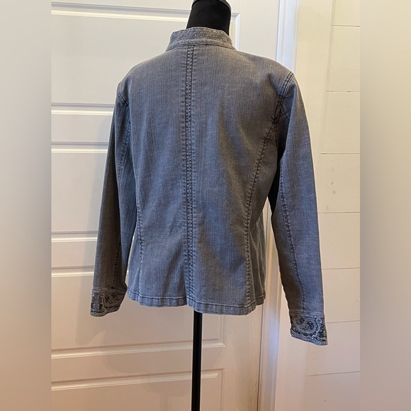 This Chico's Platinum gray embroidered embellished cotton denim jacket Size2/12 - Picture 3 of 10